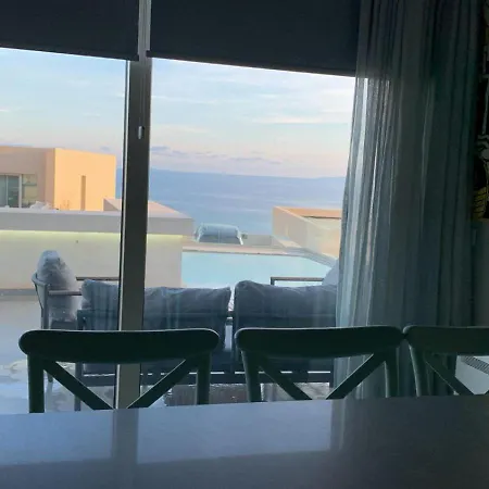 Vakantiehuis Coast With Pool
