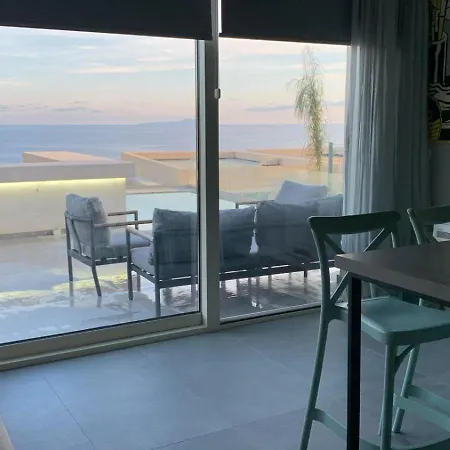Vakantiehuis Coast With Pool *