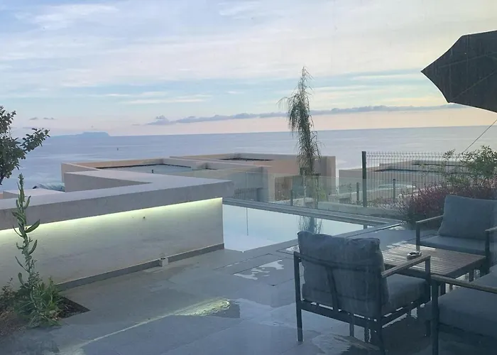 Vakantiehuis Coast With Pool
