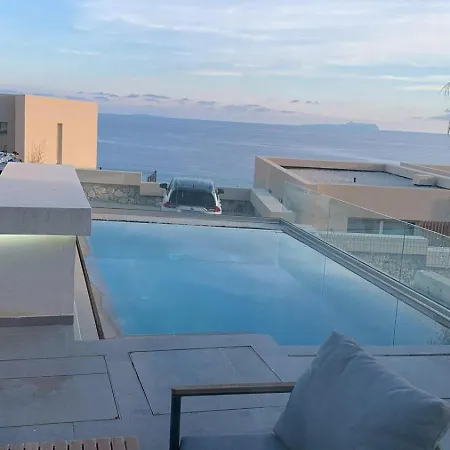 Coast With Pool *